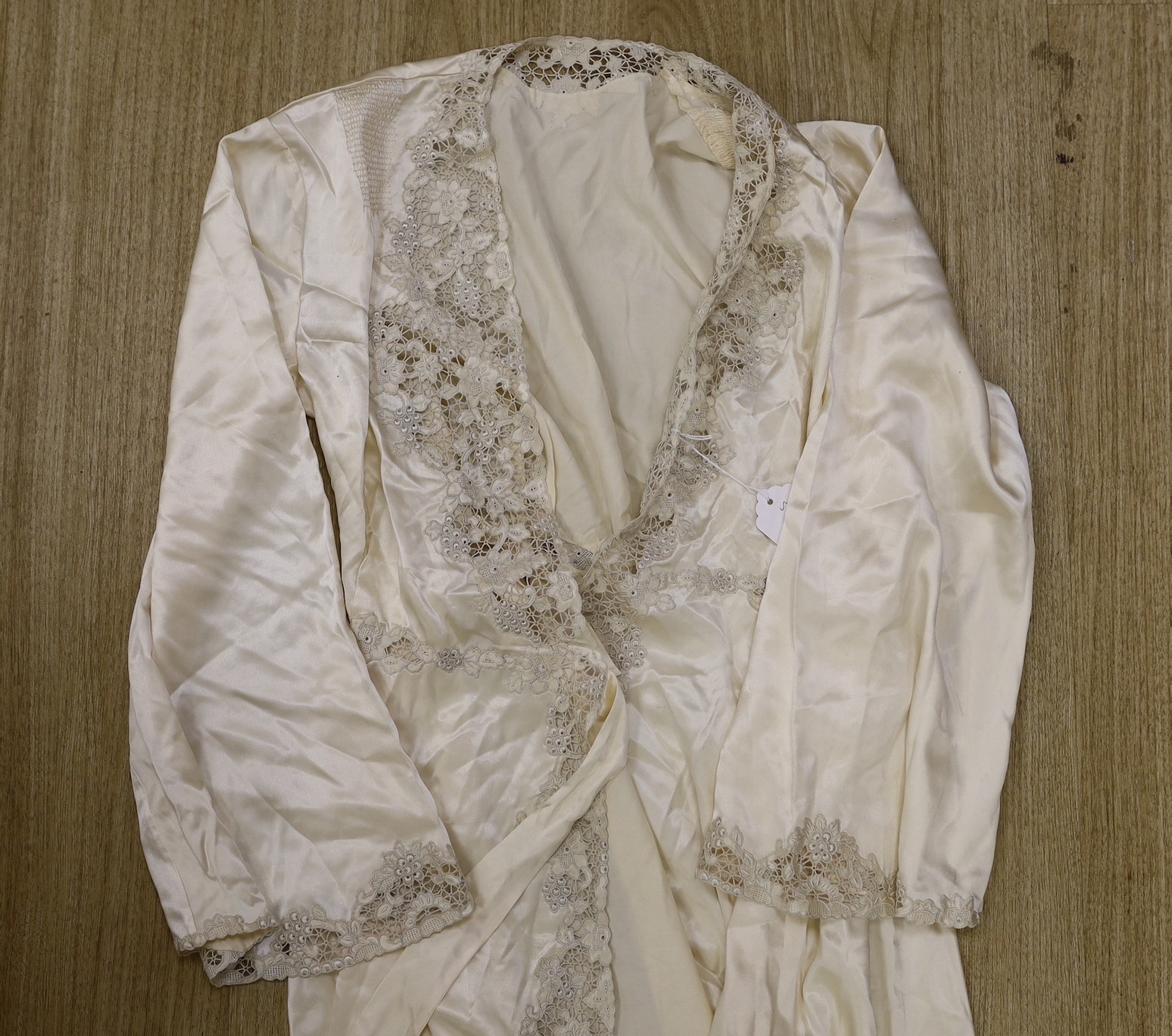 A cream silk neglegé, a matching night dress and a full petticoat
